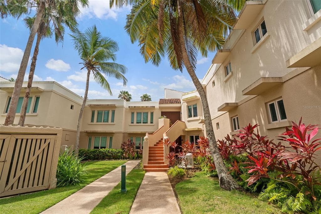 . LAKESIDE VILLAS # D4, VEGA ALTA, PR 00692