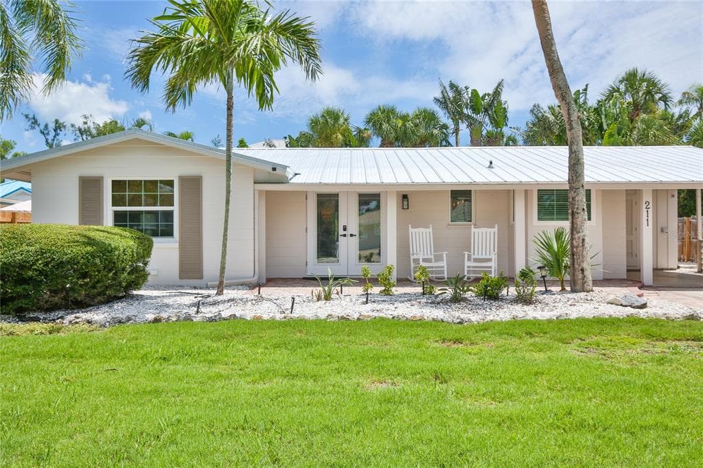 211 ISLAND CIRCLE, SARASOTA, FL 34242