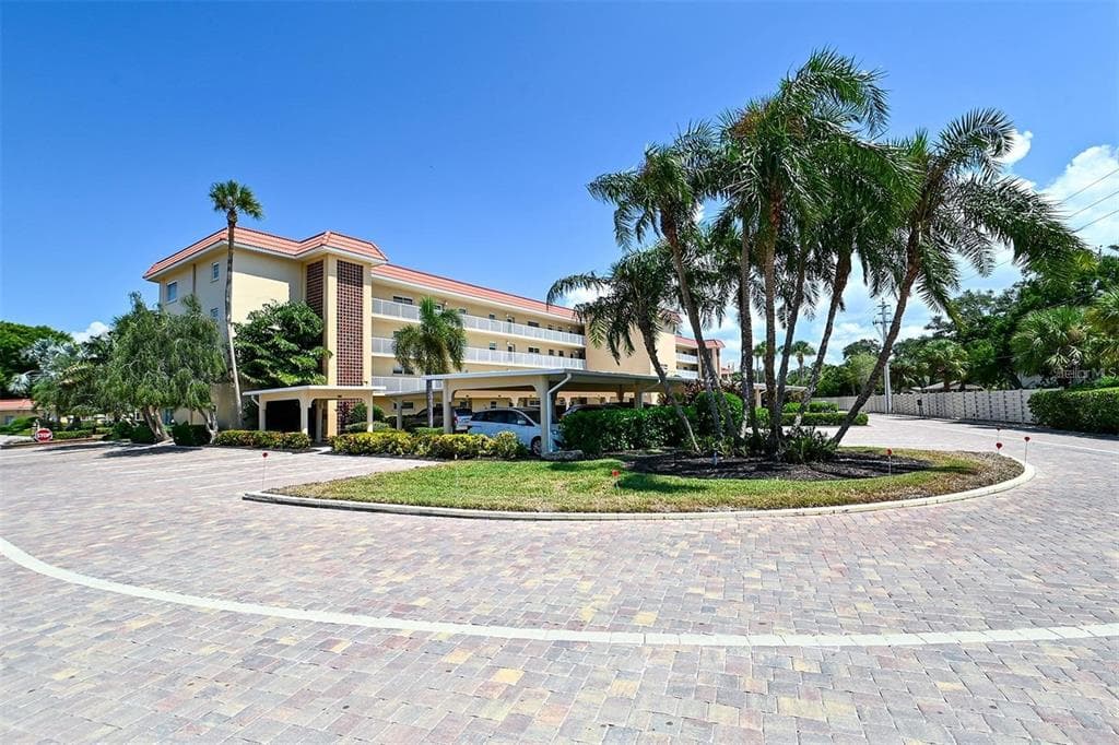 1215 S PORTOFINO DRIVE # 202, SARASOTA, FL 34242