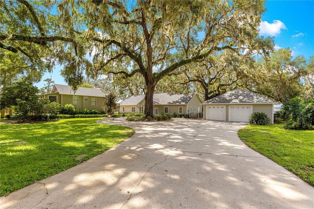 12360 E HIGHWAY 25, OCKLAWAHA, FL 32179