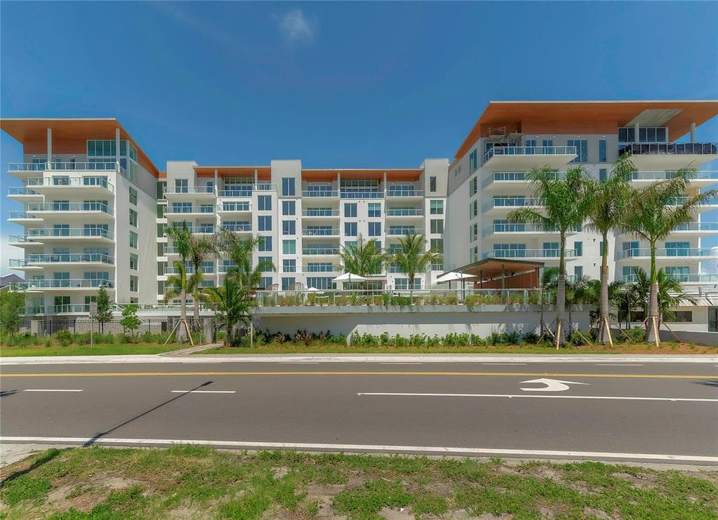 1020 SUNSET POINT ROAD # 302, CLEARWATER, FL 33755