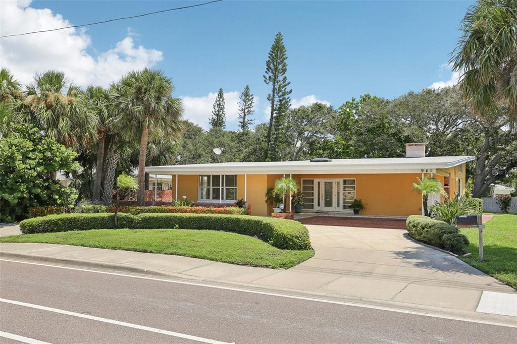 941 GULF BOULEVARD, BELLEAIR BEACH, FL 33786