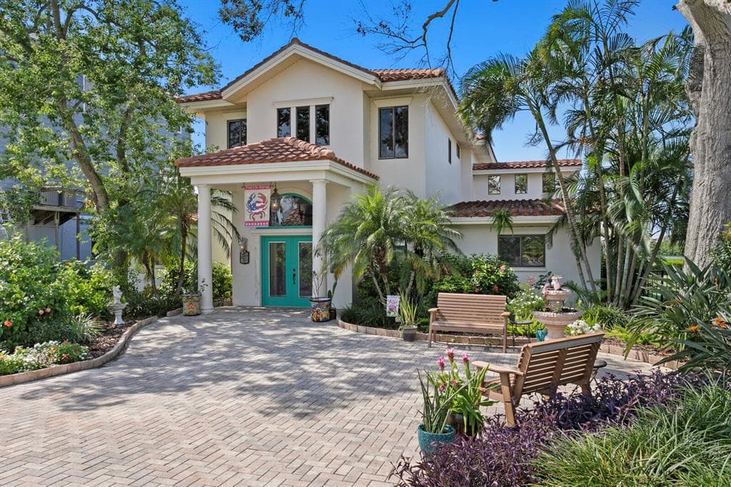 1632 SEA BREEZE DRIVE, TARPON SPRINGS, FL 34689