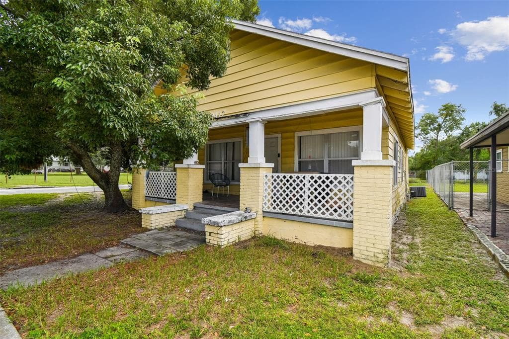 3417 E LAKE AVENUE, TAMPA, FL 33610
