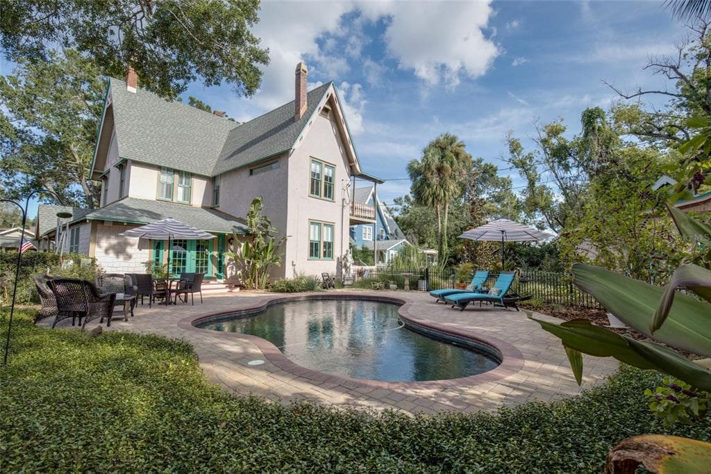 101 READ STREET, TARPON SPRINGS, FL 34689