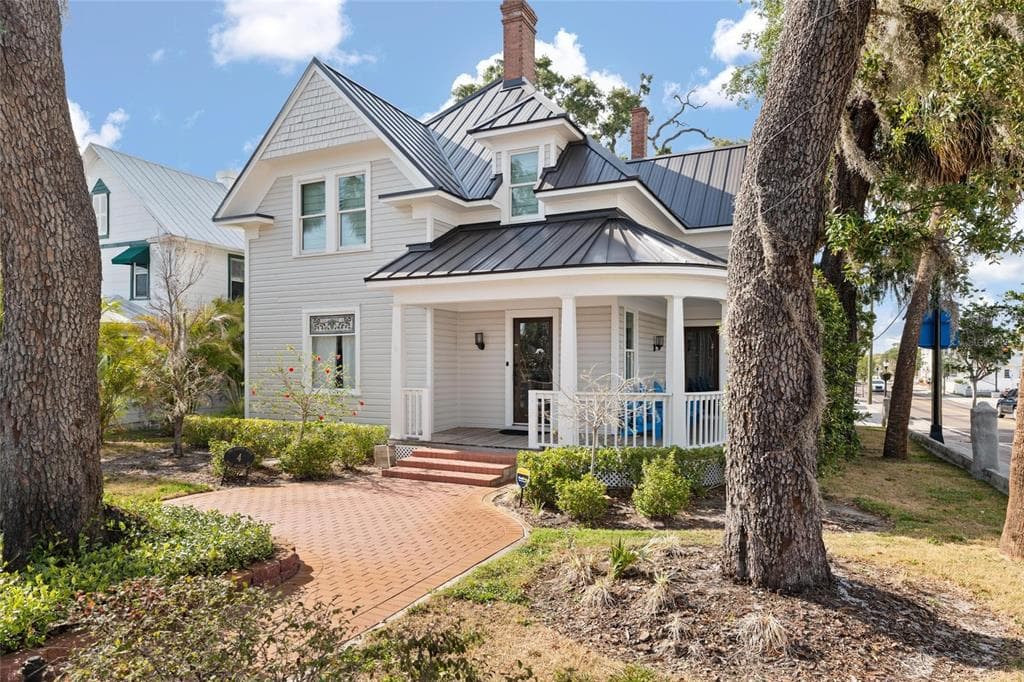 4 W ORANGE STREET, TARPON SPRINGS, FL 34689