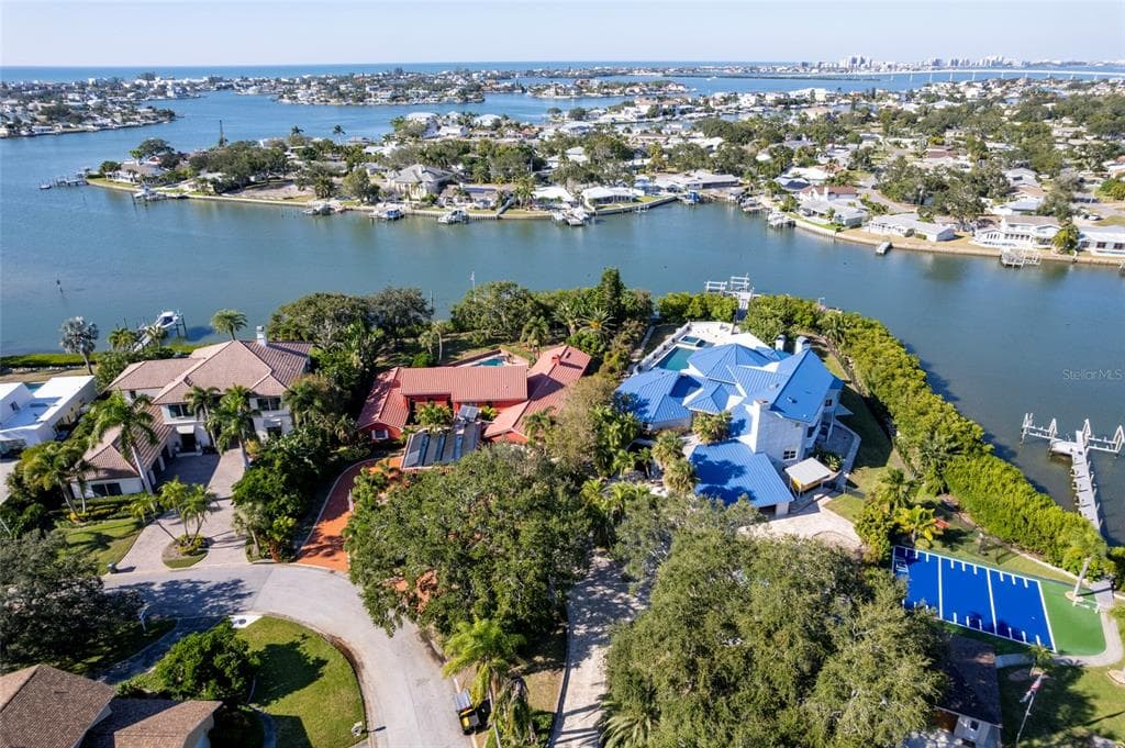 2268 KINGS POINT DRIVE, LARGO, FL 33774