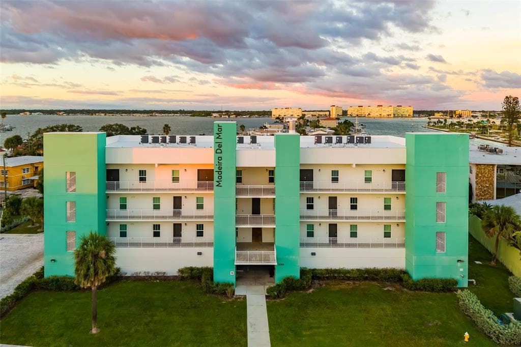 15305 1ST STREET E # 201, MADEIRA BEACH, FL 33708