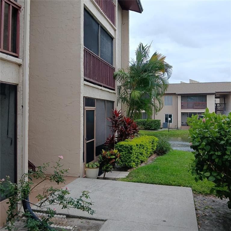 8602 CHAMPLAIN # 87, TAMPA, FL 33614
