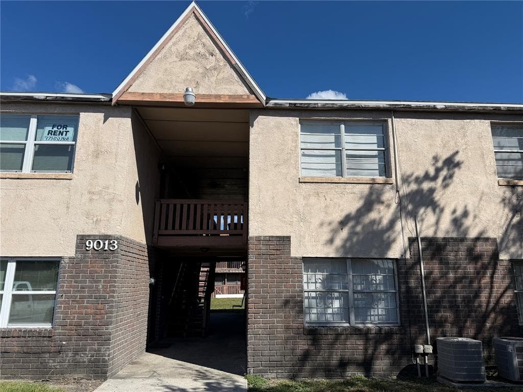 9013 WESTCHESTER CIRCLE # 32, TAMPA, FL 33604