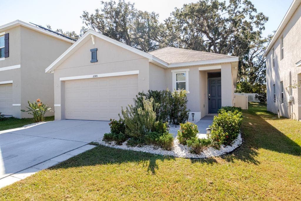 10945 TRAILING VINE DRIVE, TAMPA, FL 33610