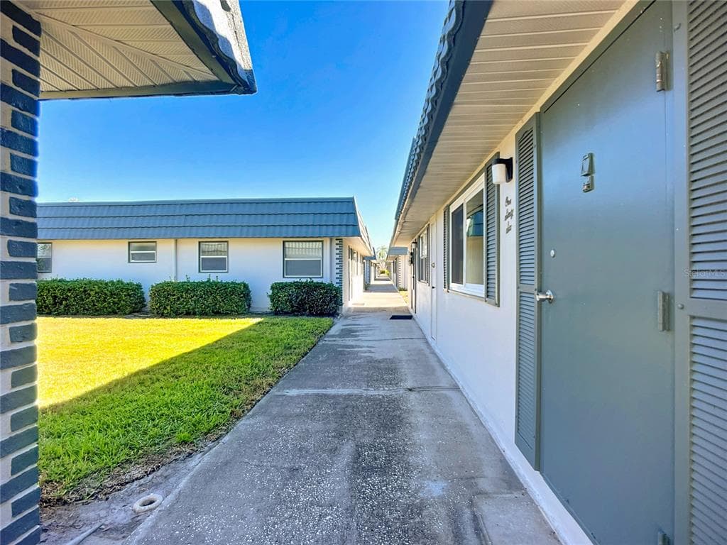 1811 BEDFORD LANE # 166, SUN CITY CENTER, FL 33573