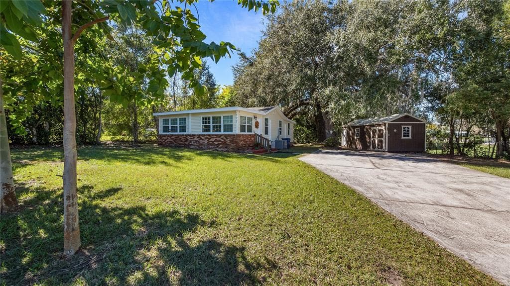 172 S VIRGINIA AVENUE, CENTER HILL, FL 33514