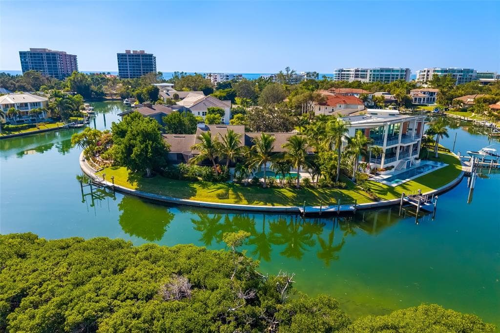 560 HARBOR COVE CIRCLE, LONGBOAT KEY, FL 34228