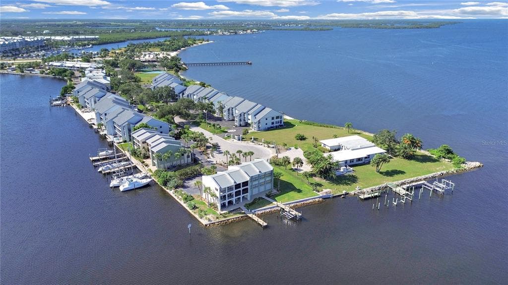 907 BAHIA DEL SOL DRIVE # 907, RUSKIN, FL 33570