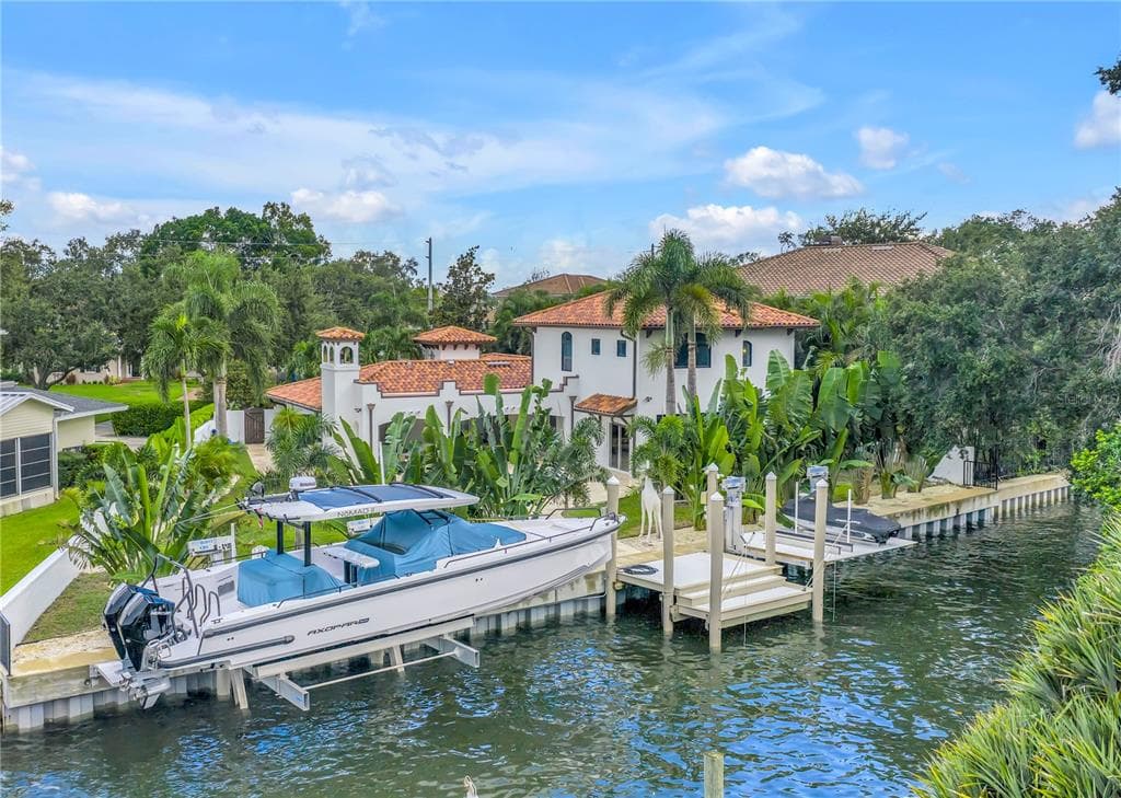 145 BAY POINT DRIVE NE, ST PETERSBURG, FL 33704