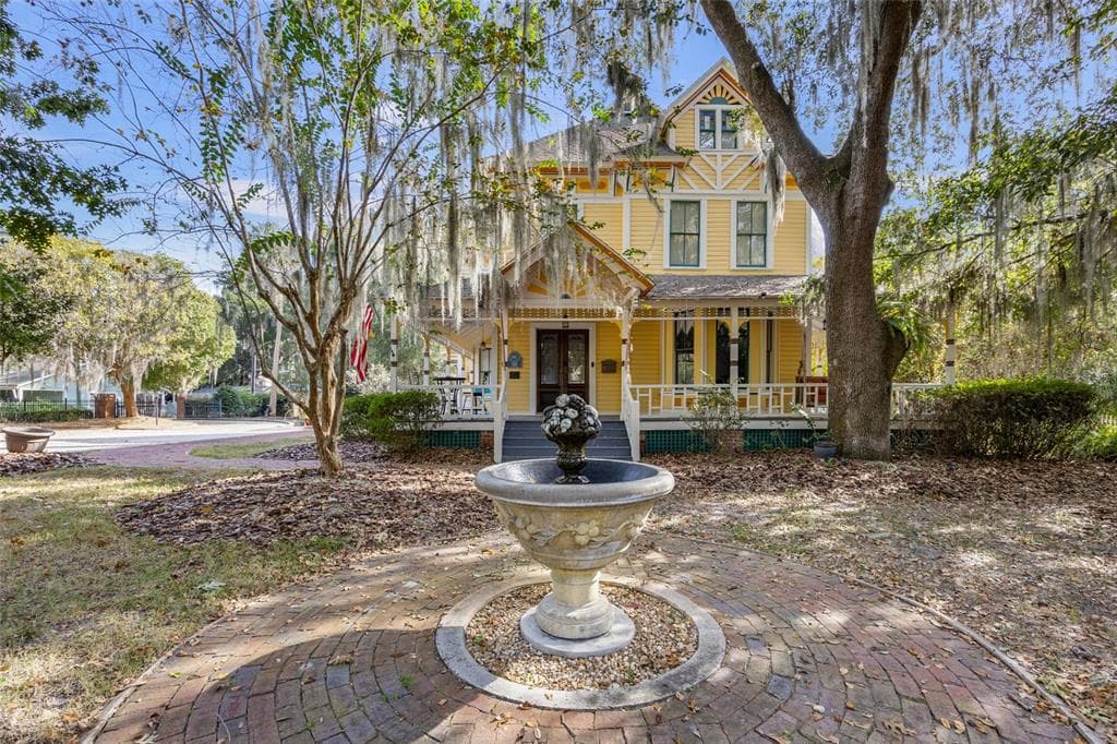 221 SE 7TH STREET, GAINESVILLE, FL 32601