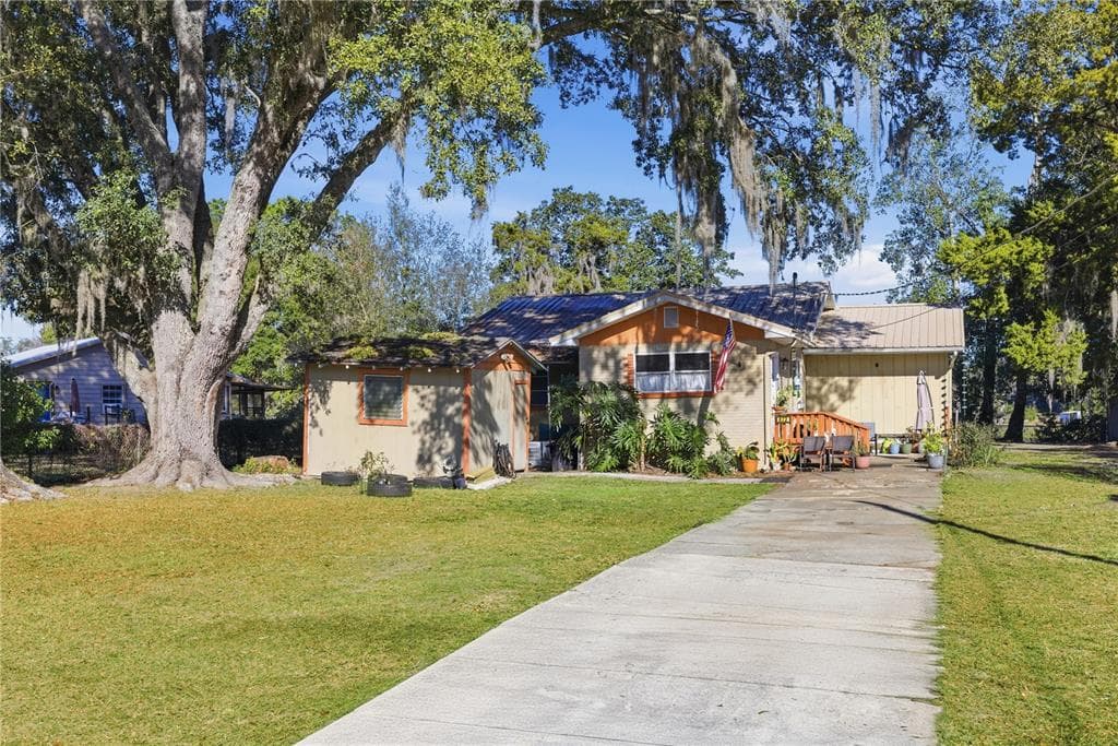 872 LAKE SHORE TERRACE, INTERLACHEN, FL 32148