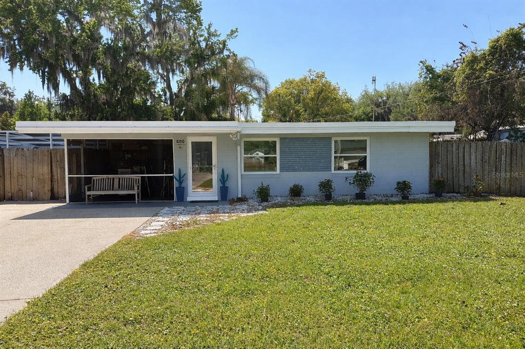 8150 SPRING DRIVE, YALAHA, FL 34797