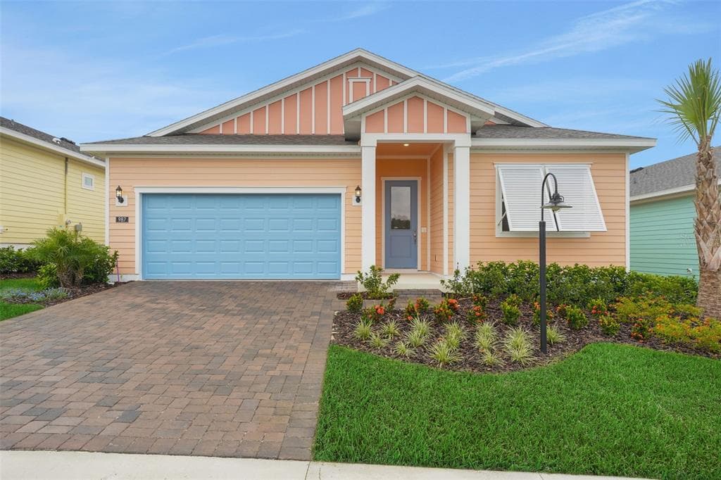 987 FIESTA KEY CIRCLE, LADY LAKE, FL 32159