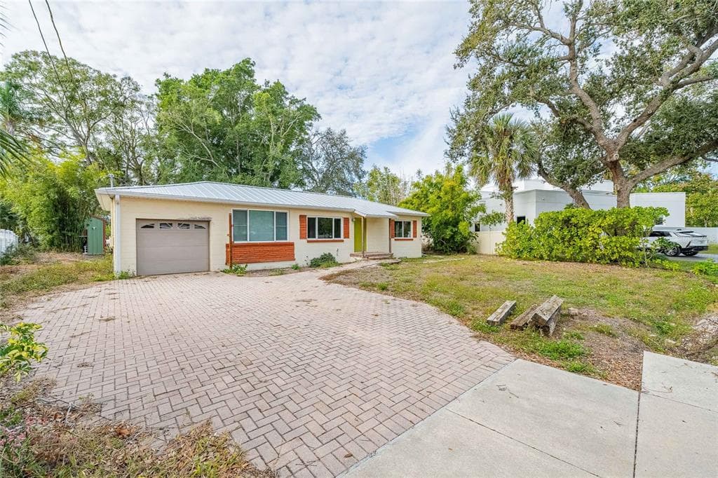 6213 SANDERS DRIVE, TAMPA, FL 33611