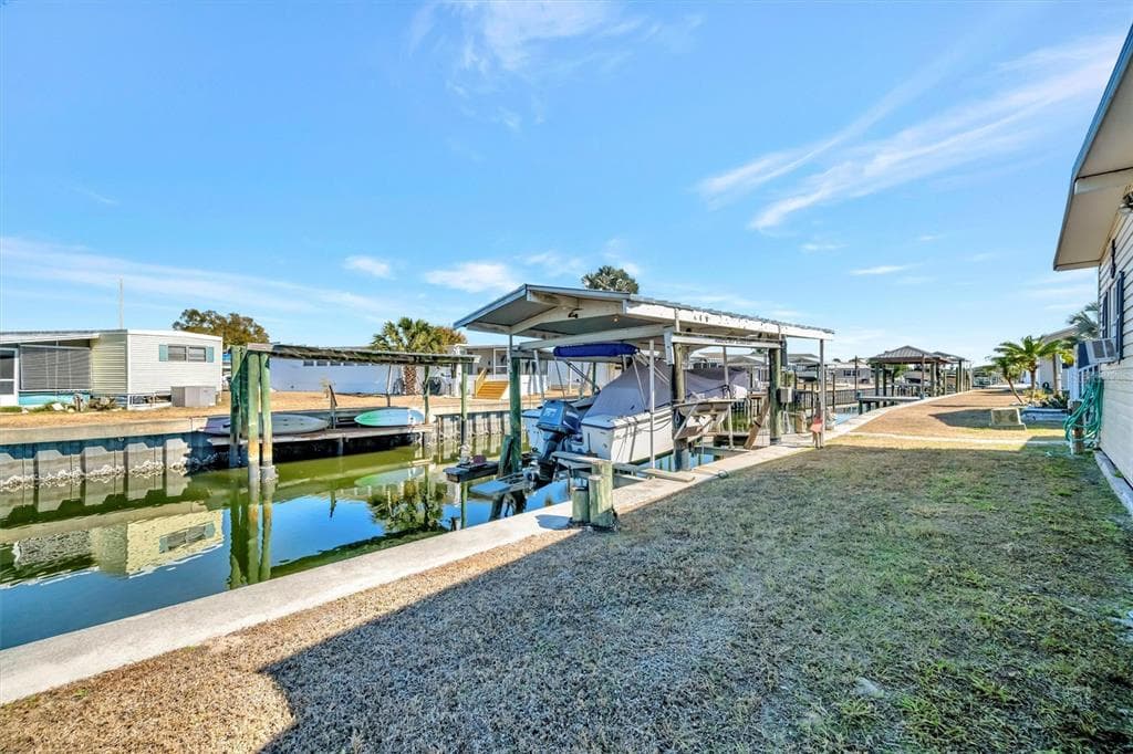 132 W SAINT LUCIA LOOP, APOLLO BEACH, FL 33572