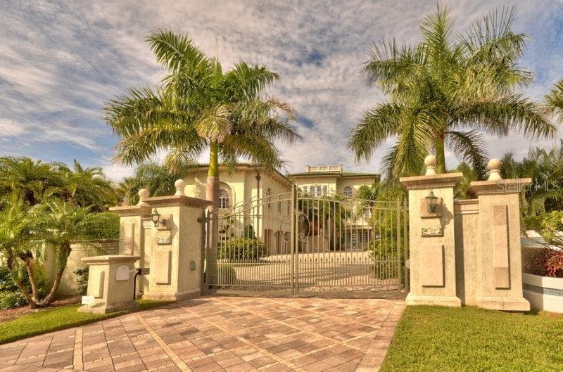 220 GULF BOULEVARD # 8, BELLEAIR BEACH, FL 33786