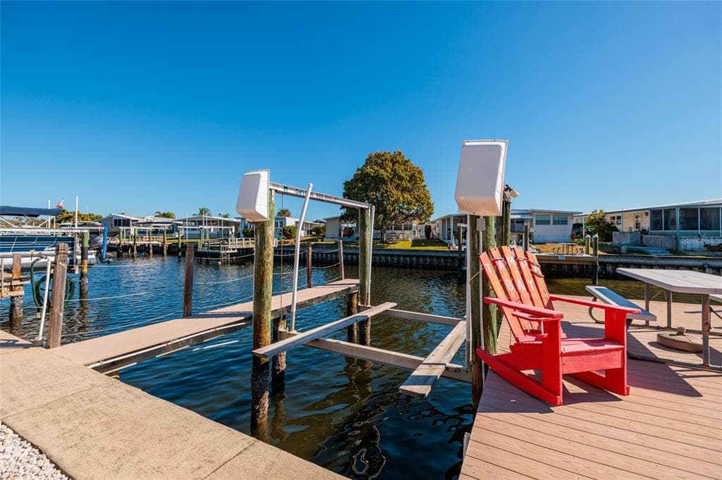 134 AMERICANA COURT NE # 216, ST PETERSBURG, FL 33702