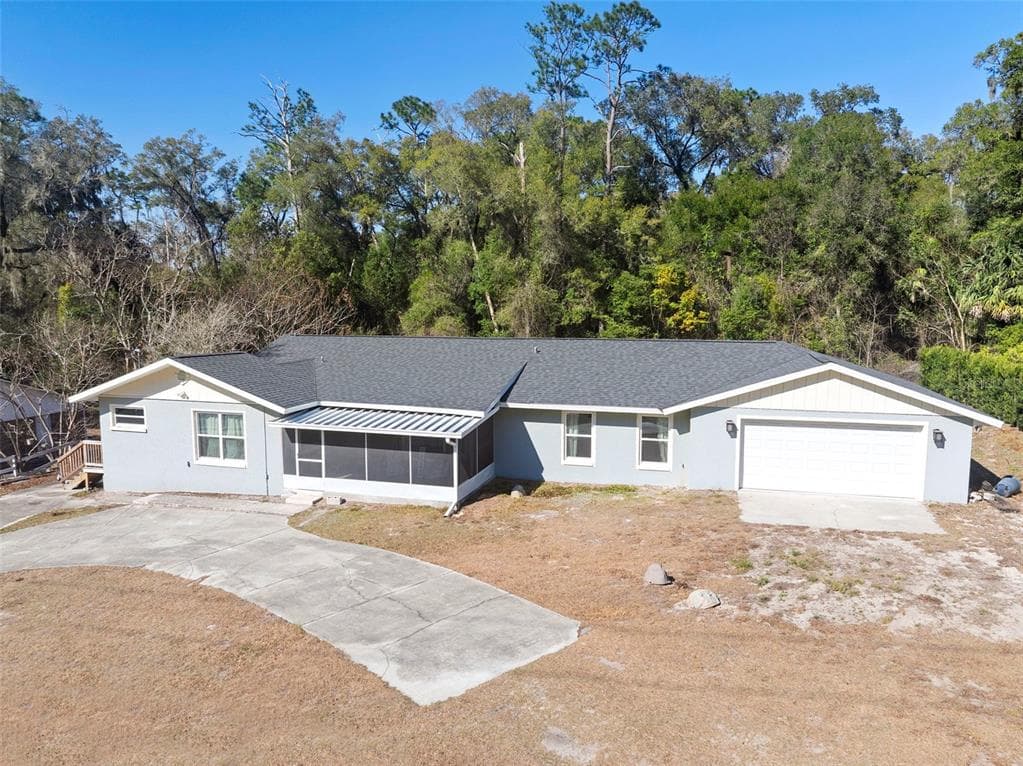 1049 W NEW YORK AVENUE, ORANGE CITY, FL 32763