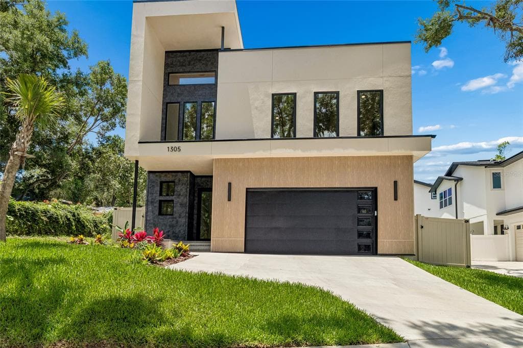 1305 HILTON PLACE, TAMPA, FL 33604