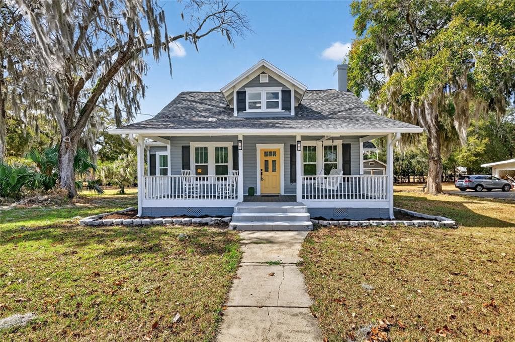 92 S TROWELL AVENUE, UMATILLA, FL 32784