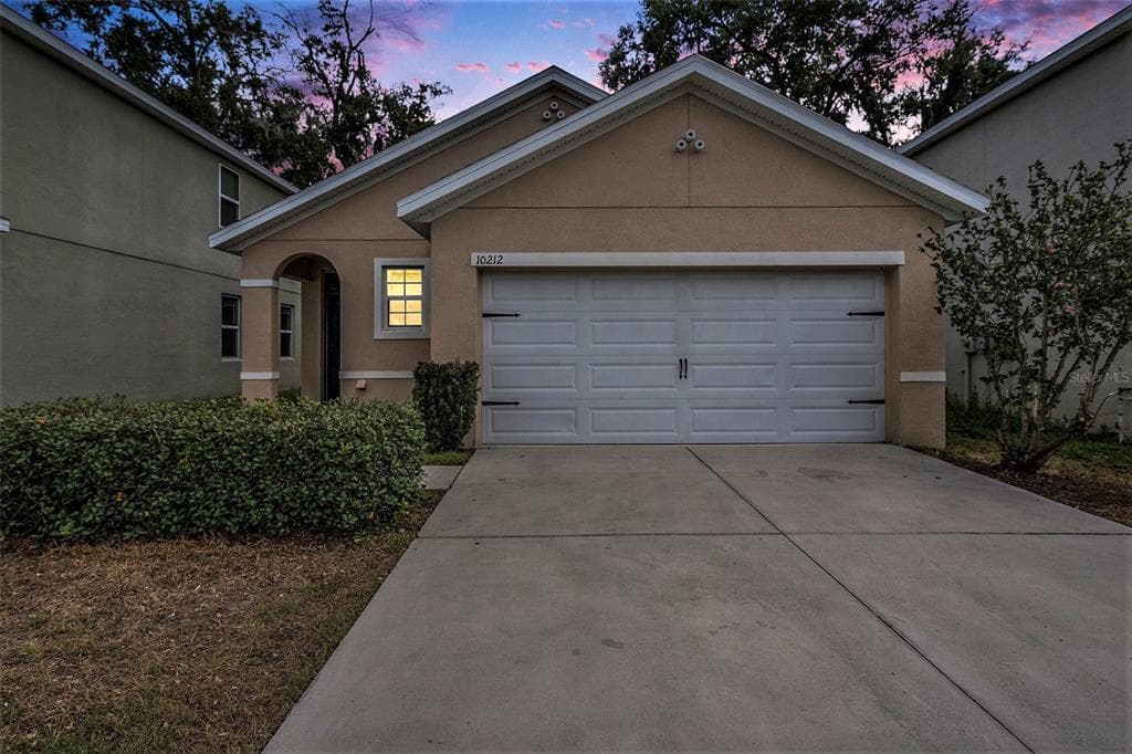 10212 HAWK STORM AVENUE, TAMPA, FL 33610