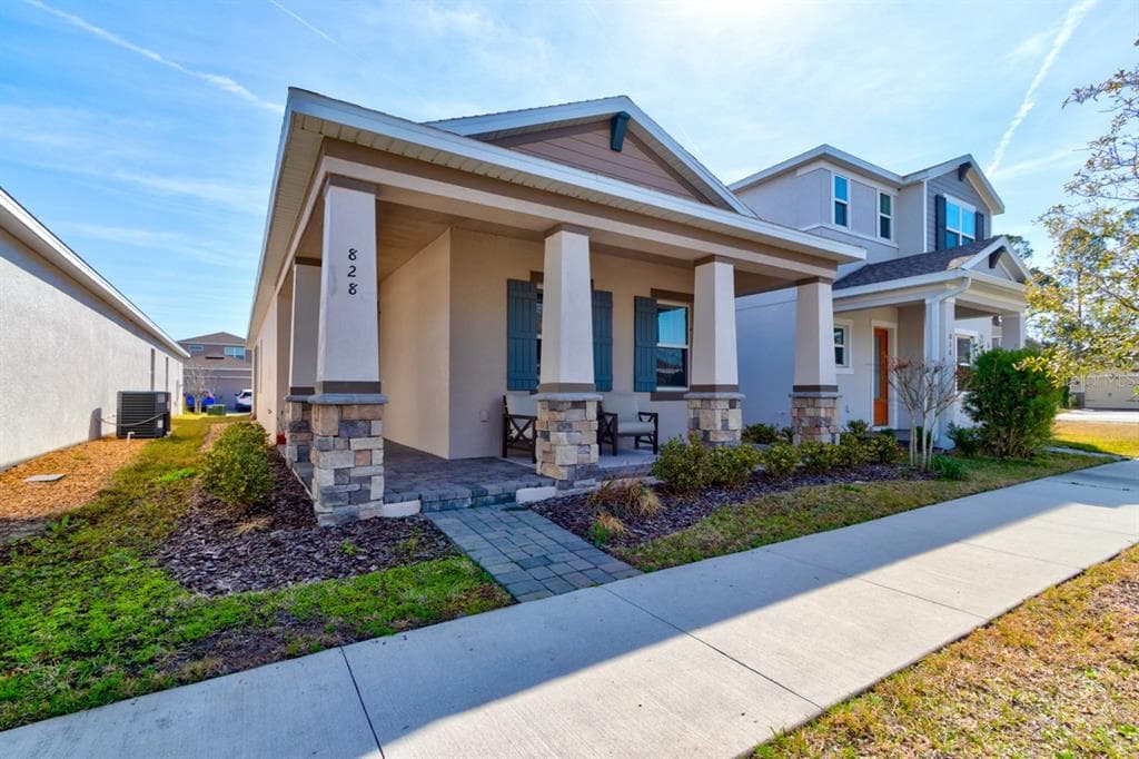 828 MIDDLETON STREET, DEBARY, FL 32713