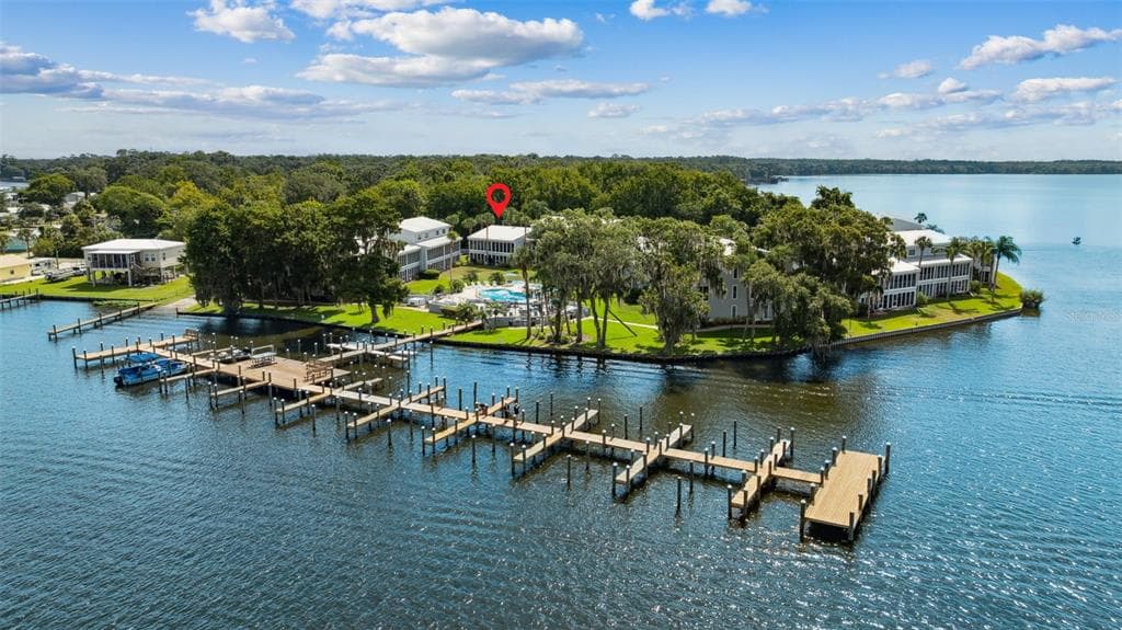 210 RIVER BEND PLACE # B, WELAKA, FL 32193