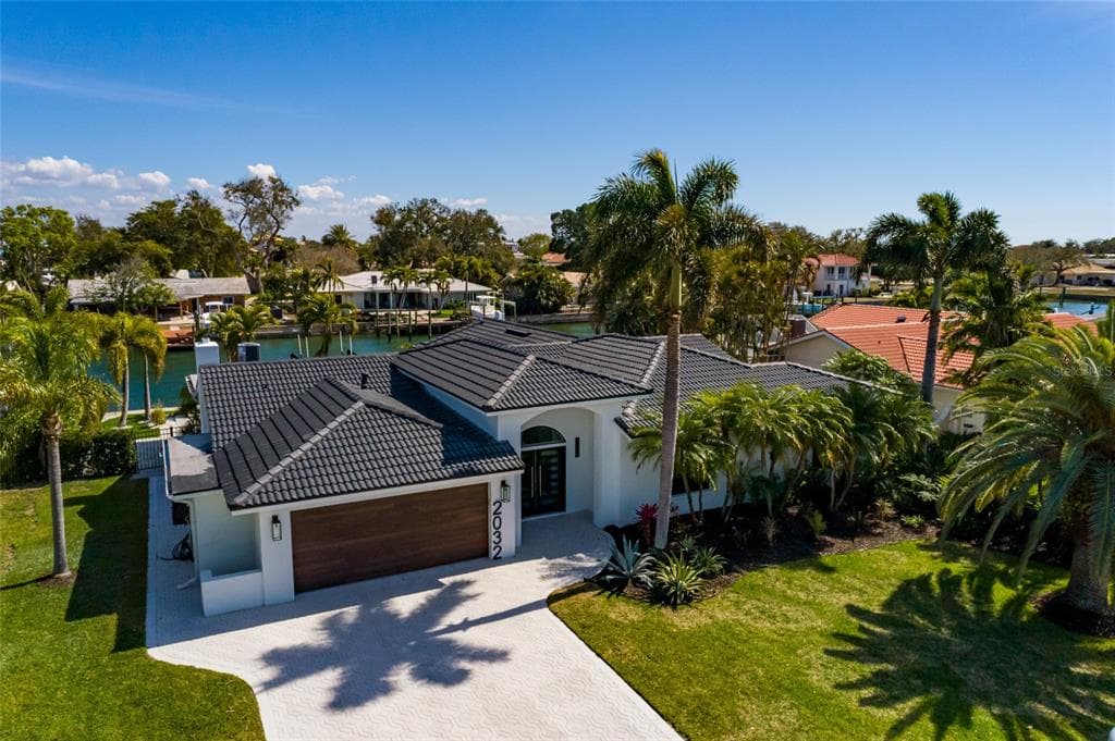 2032 KANSAS AVENUE NE, ST PETERSBURG, FL 33703
