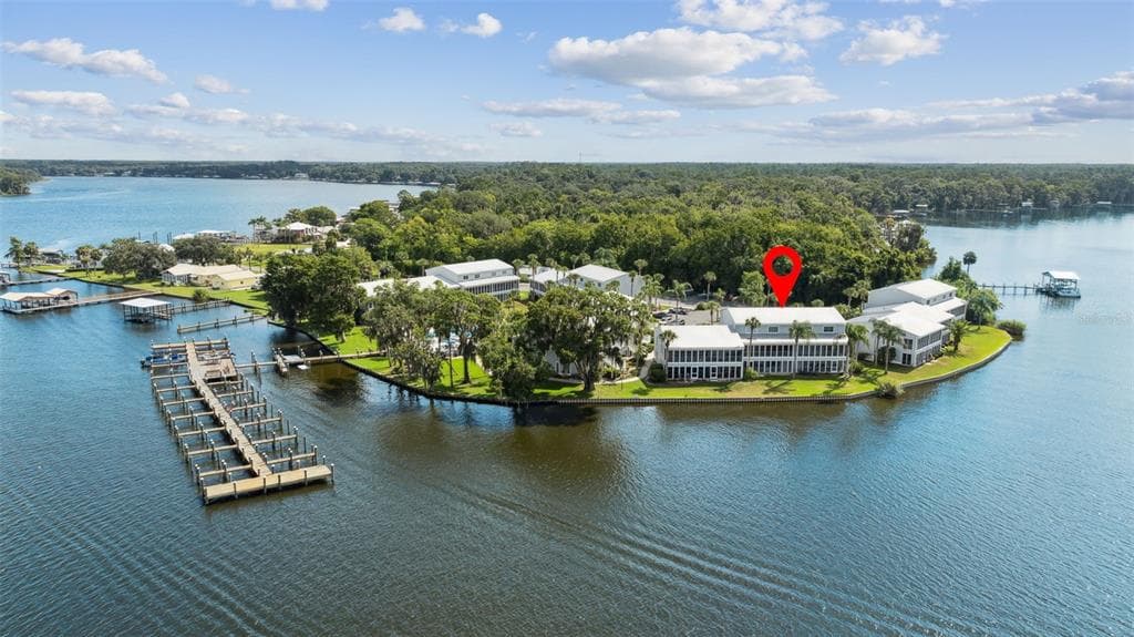 125 RIVER BEND PLACE # D, WELAKA, FL 32193
