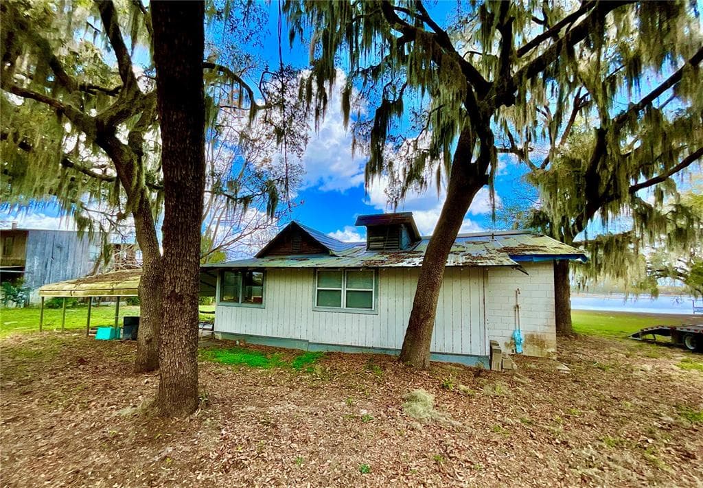 106 E SUNNYSIDE BEACH ROAD, HAWTHORNE, FL 32640