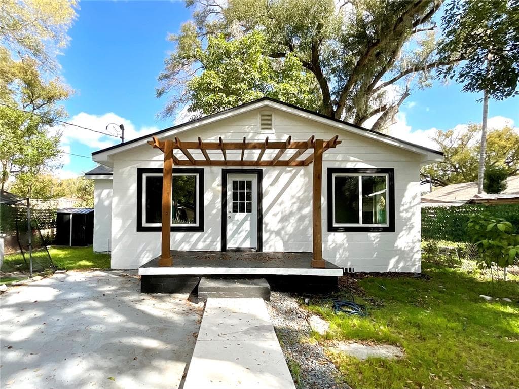 2102 E CARACAS STREET, TAMPA, FL 33610