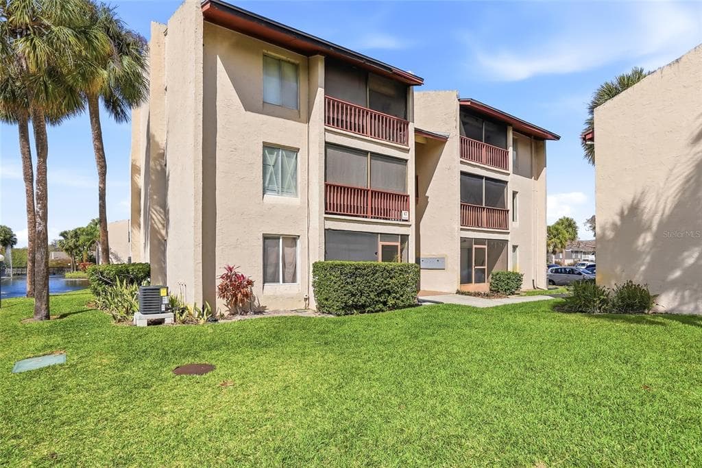 8602 CHAMPLAIN COURT # 90, TAMPA, FL 33614