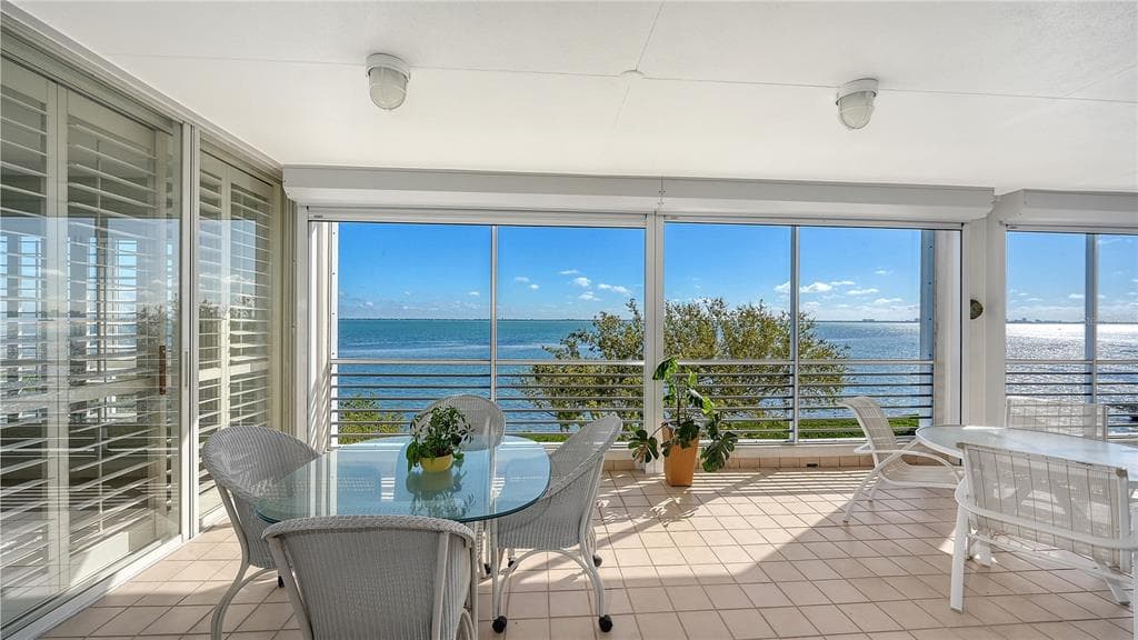 2410 HARBOURSIDE DRIVE # 142, LONGBOAT KEY, FL 34228