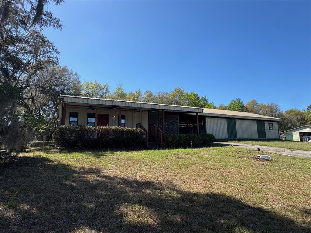 1065 S MASSACHUSETTS AVENUE, DELAND, FL 32724