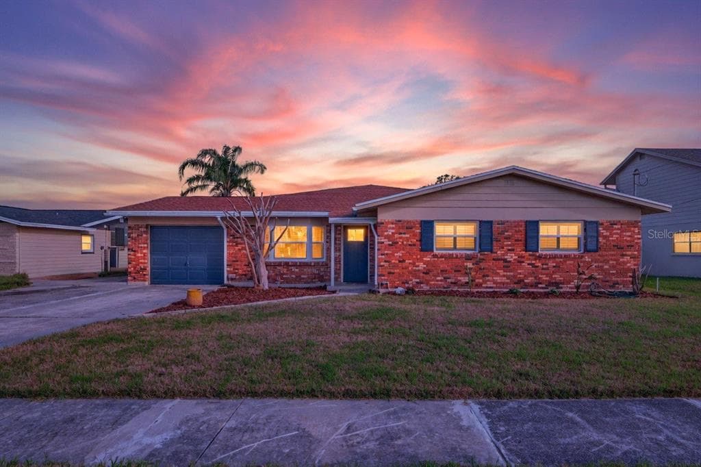 8711 BAY CREST LANE, TAMPA, FL 33615