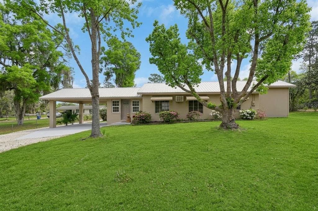 4611 GRAND AVENUE, DE LEON SPRINGS, FL 32130