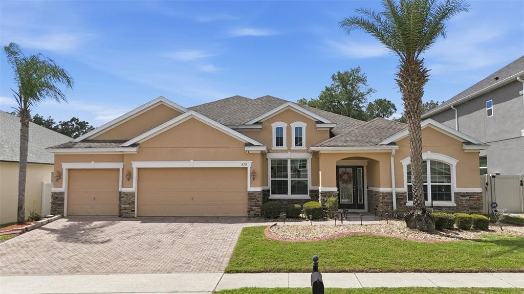 979 COUNTS CREST CIRCLE, APOPKA, FL 32712