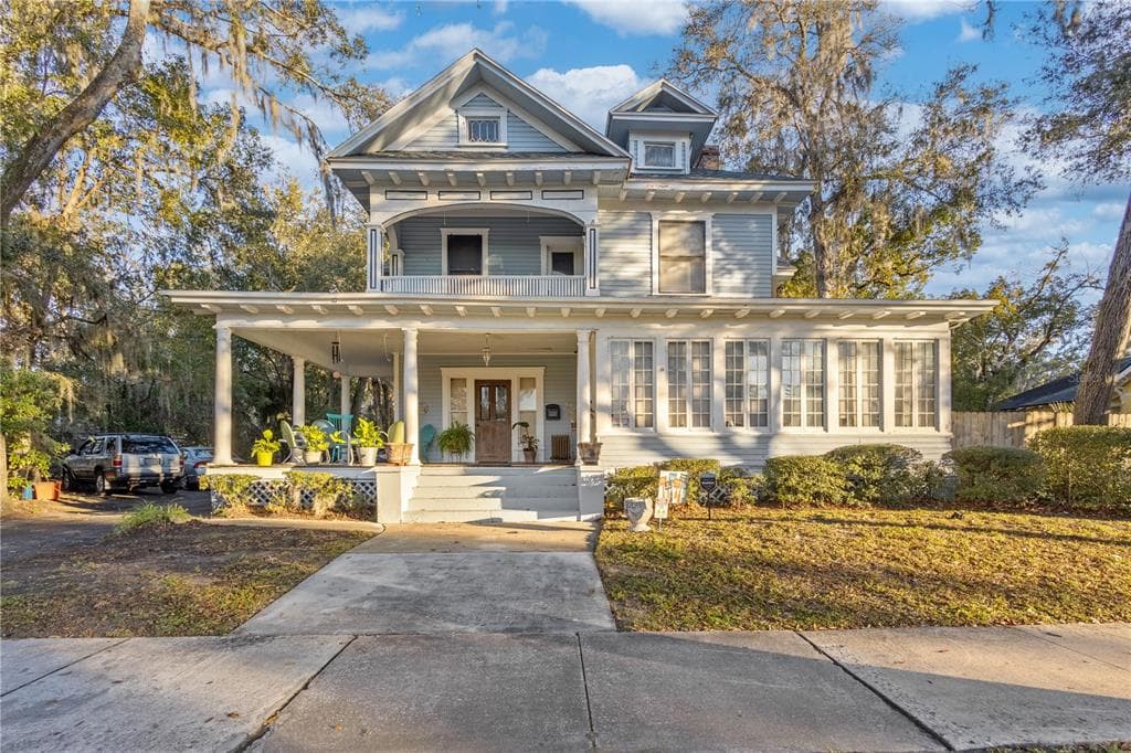 824 E UNIVERSITY AVENUE, GAINESVILLE, FL 32601