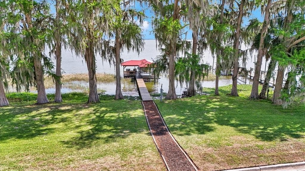 405 LAKESHORE DRIVE, LEESBURG, FL 34748