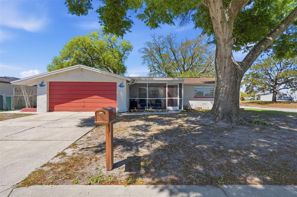 9825 LAKESIDE LANE, PORT RICHEY, FL 34668
