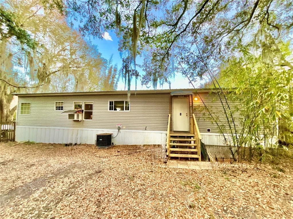 1837 STATE ROAD 20, HAWTHORNE, FL 32640