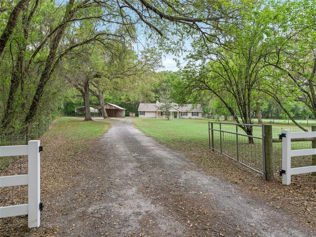 8234 S US 301, BUSHNELL, FL 33513