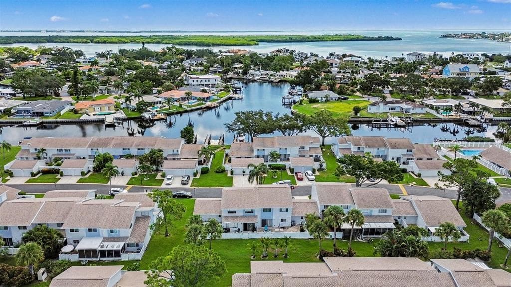6490 CAPE HATTERAS WAY NE # 4, ST PETERSBURG, FL 33702